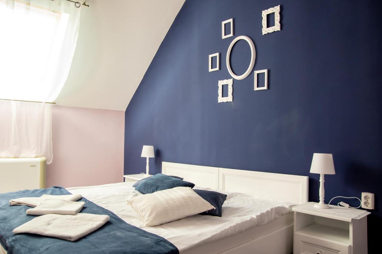 Hotel Gyula Panzio Esterno foto