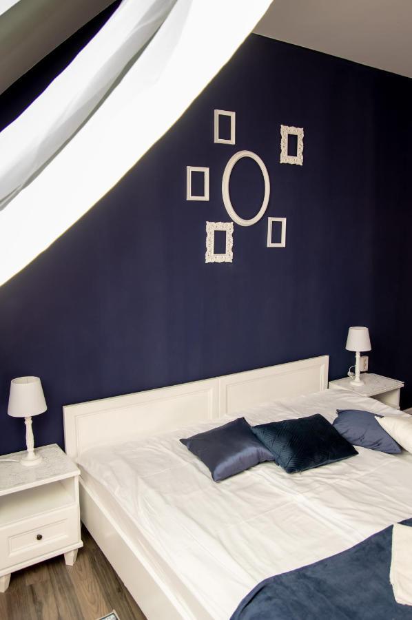 Hotel Gyula Panzio Esterno foto