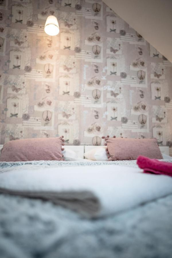 Hotel Gyula Panzio Esterno foto