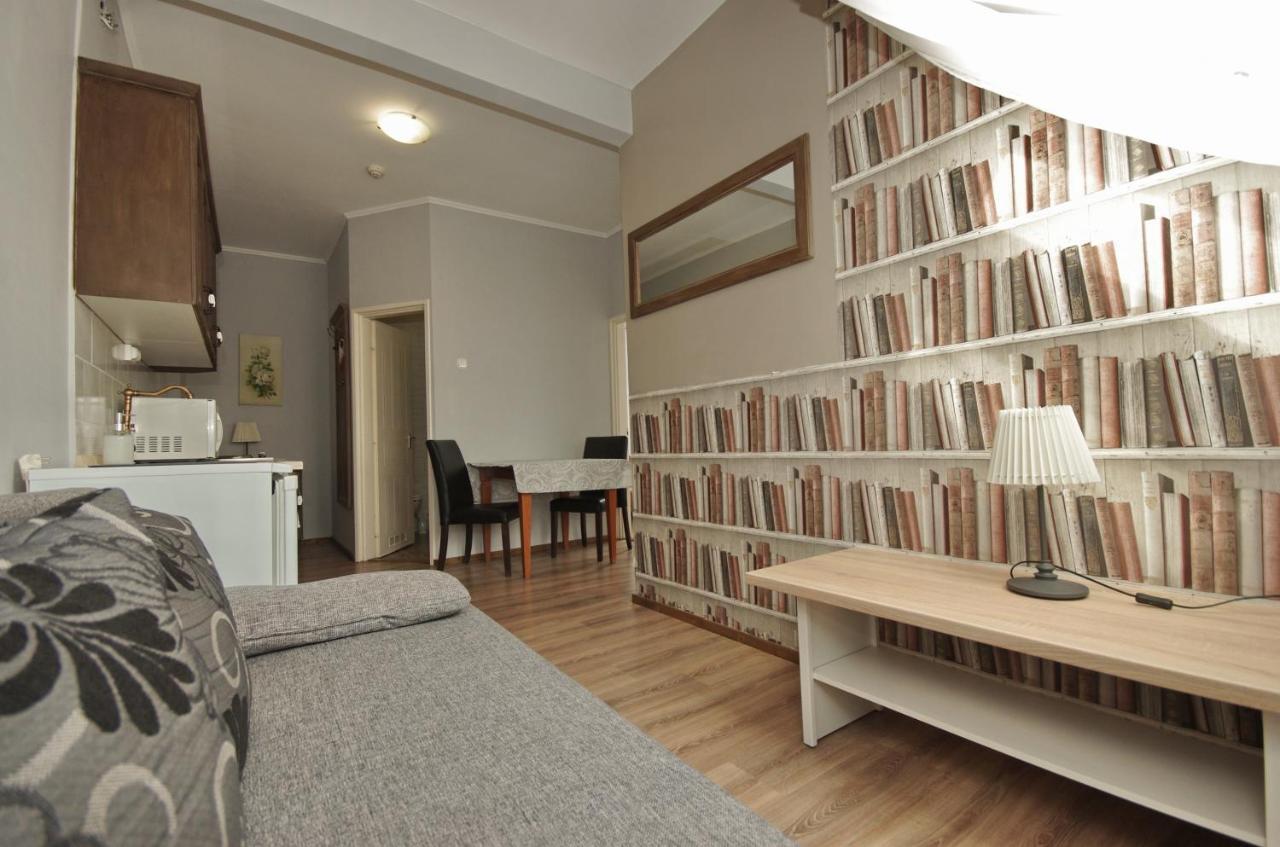 Hotel Gyula Panzio Esterno foto