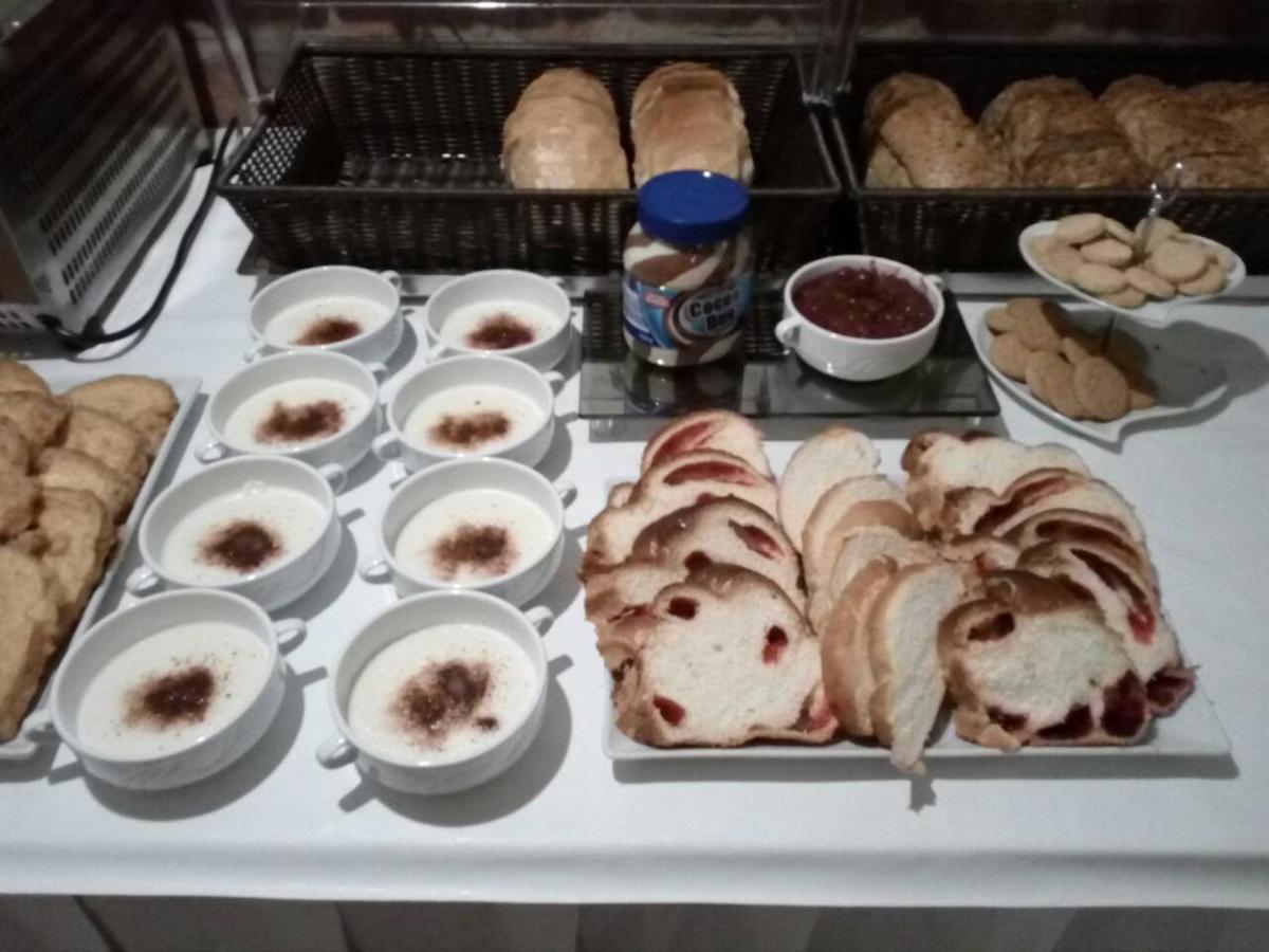 Hotel Gyula Panzio Esterno foto