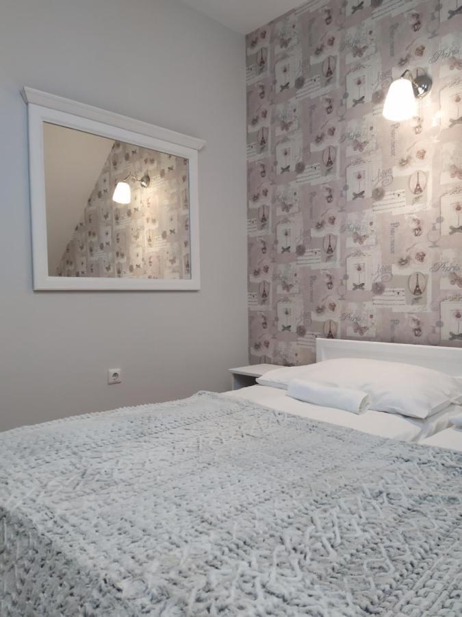 Hotel Gyula Panzio Esterno foto