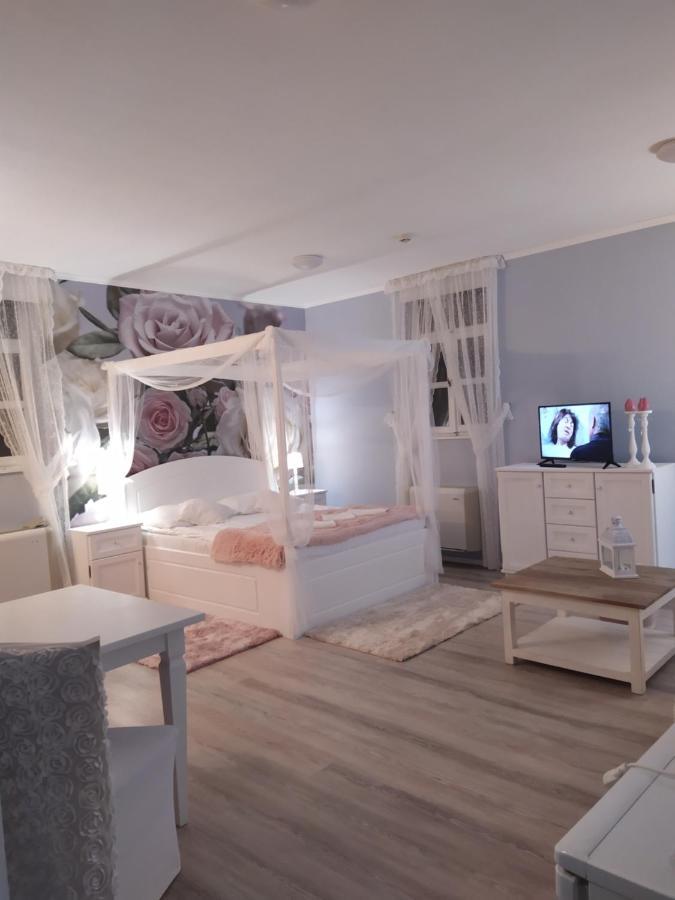 Hotel Gyula Panzio Esterno foto